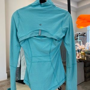 Lulemoon jacketDefine size 4